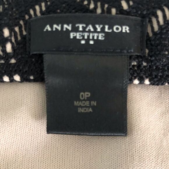 Ann Taylor Petite Lace Black Nude Skirt 0P - Picture 2 of 6